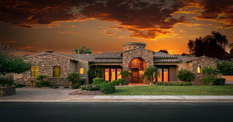 How to Compare Offers When Selling Your Phoenix Home (Beyond Price) | Valle Home Group’s Smart-Offer Framework